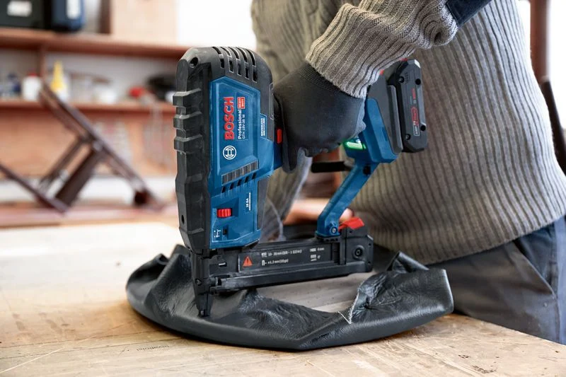 GTH 18V-38 M Professional Akku-Holzklammerer