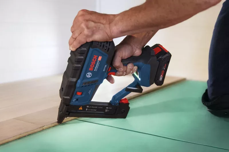 GTH 18V-38 M Professional Akku-Holzklammerer