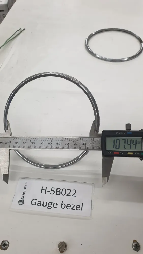 H-5B022 Manometerblende