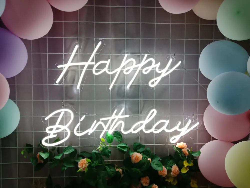 "Happy Birthday" Neonschrift (Lagerbestand: 3 Einheiten)